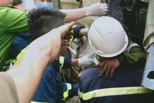 Xót thương người đàn ông cùng lúc mất cả vợ và 2 con do lật xe: Tôi như chết lặng-5