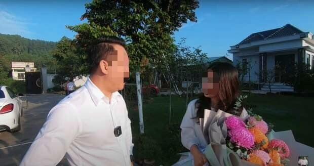 Bố mẹ nhà người ta, tặng con gái xe Mẹc gần 2 tỷ mừng tốt nghiệp đại học-4