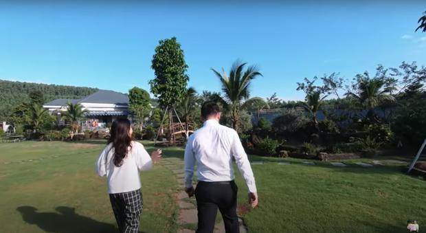 Bố mẹ nhà người ta, tặng con gái xe Mẹc gần 2 tỷ mừng tốt nghiệp đại học-5