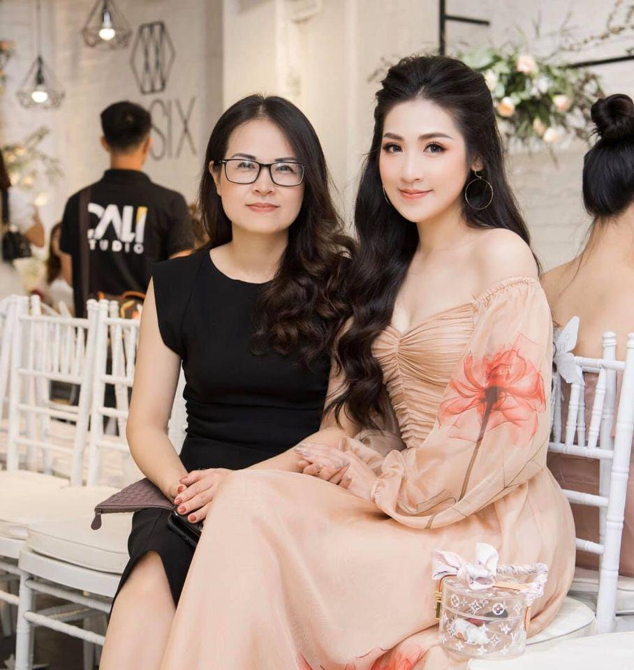 Mẹ đẻ tiết lộ khoảnh khắc Á hậu Tú Anh... cọ rửa bồn cầu-3