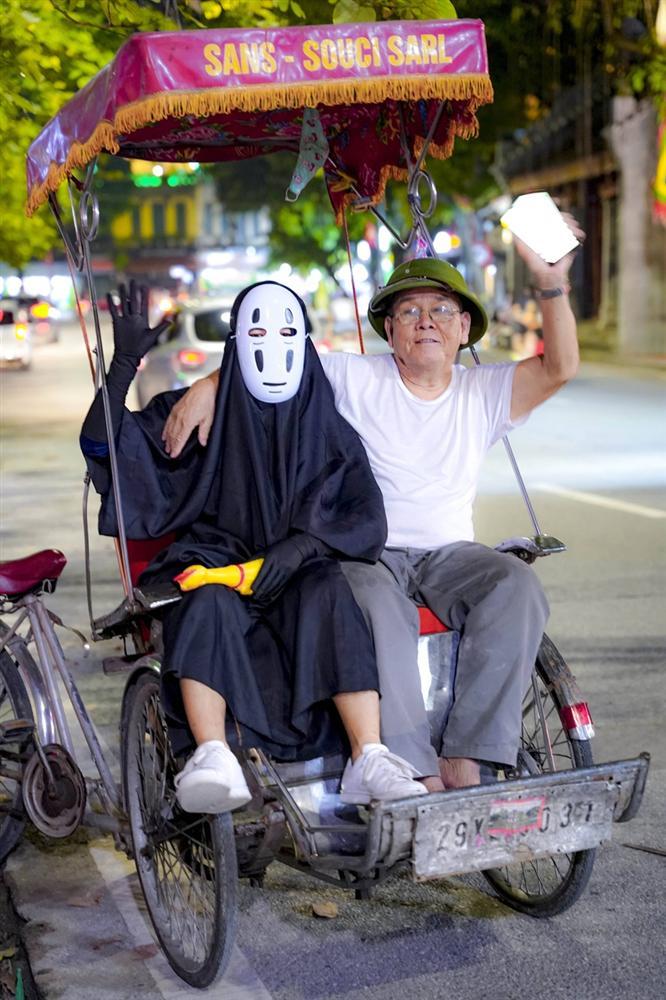 Vô Diện xuất hiện trên phố Hà Nội dịp Trung Thu-9