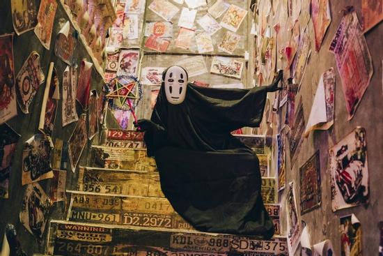 Vô Diện xuất hiện trên phố Hà Nội dịp Trung Thu