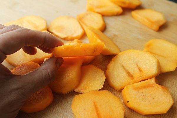 Hồng sấy dẻo - món ăn vặt chân ái của các chị em nay đã có cách làm siêu dễ-2