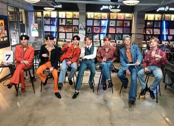 Chỉ có BTS mới đạt đẳng cấp live band tại Tiny Desk (Home) Concert-1