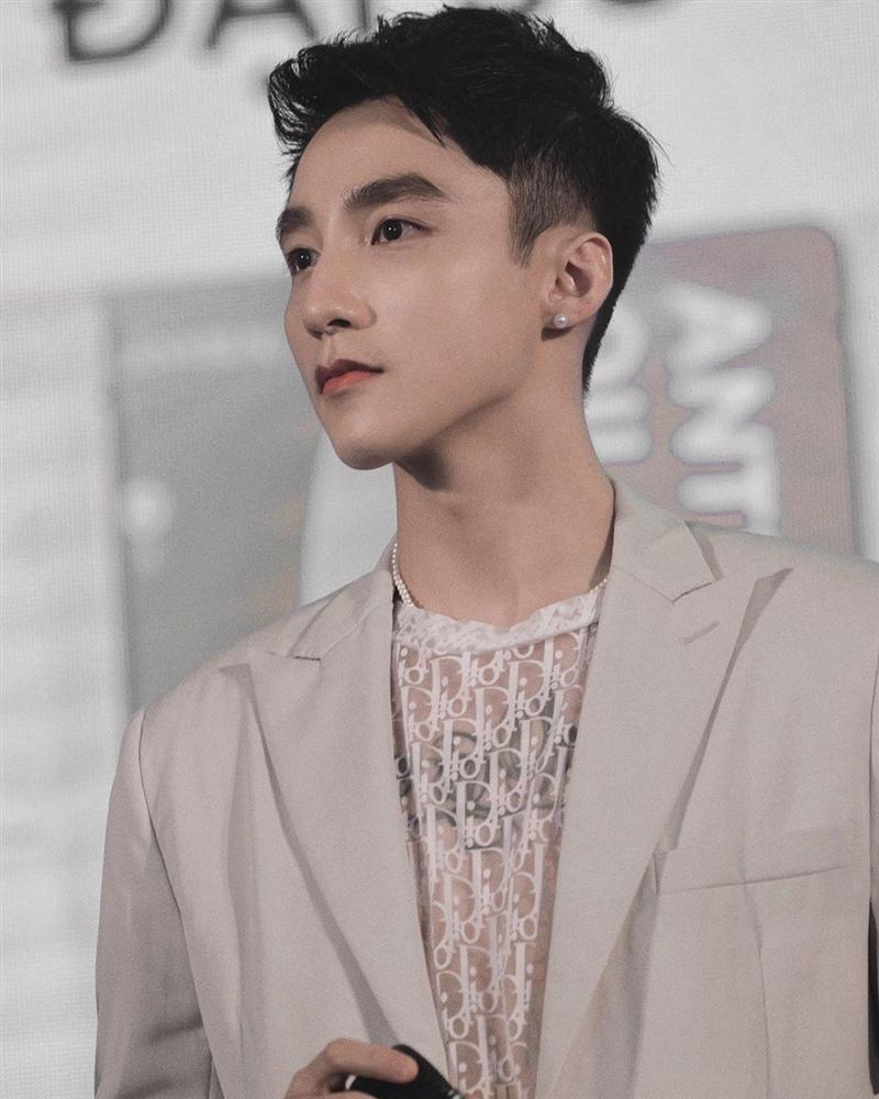 Sơn Tùng M-TP mặt như tượng sáp: Người nghi Sếp vừa dao kéo, fan đổ lỗi cho app sống ảo-7