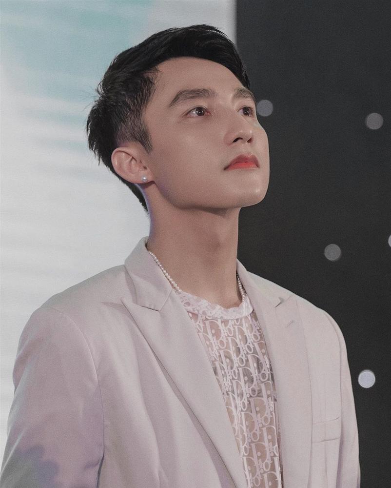 Sơn Tùng M-TP mặt như tượng sáp: Người nghi Sếp vừa dao kéo, fan đổ lỗi cho app sống ảo-8