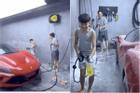 Con trai Cường Đô La tự tay rửa siêu xe cho bố