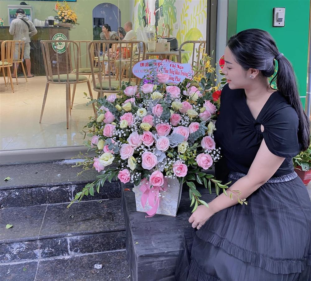 Bỏ qua chỉ trích dùng hôn nhân câu like bán hàng, vợ Tiến Dũng khoe buôn bán lên hương-3