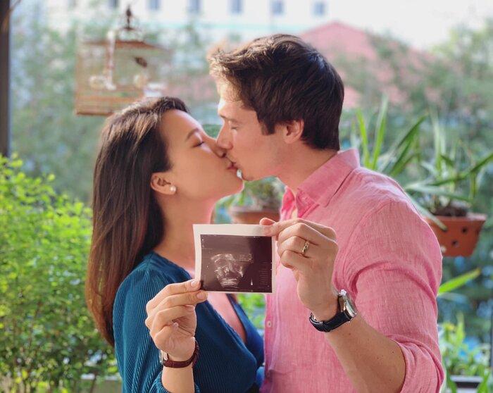 MC Hoàng Oanh đưa con trai mới sinh sang Singapore đoàn tụ ông xã-4