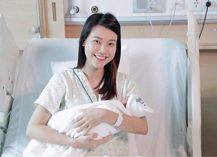 MC Hoàng Oanh đưa con trai mới sinh sang Singapore đoàn tụ ông xã-5