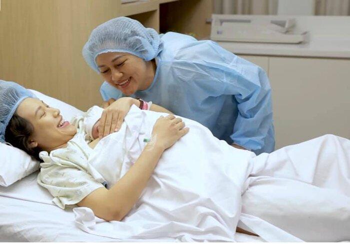 MC Hoàng Oanh đưa con trai mới sinh sang Singapore đoàn tụ ông xã-6