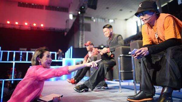 MC Phí Linh và câu chuyện lỡ chuyến bay đêm không về được với con-10