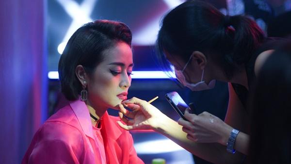 MC Phí Linh và câu chuyện lỡ chuyến bay đêm không về được với con-13