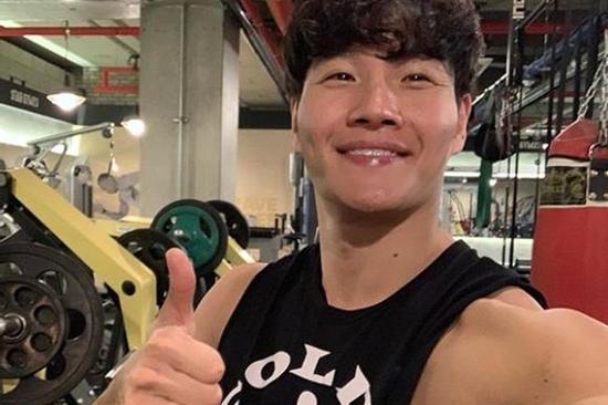 'Running Man' Kim Jong Kook tiết lộ thà ế suốt đời còn hơn không thể tập gym