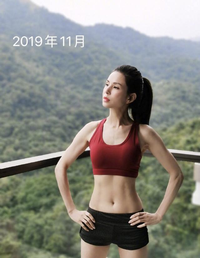 Tiểu Long Nữ Lý Nhược Đồng khoe dáng đẹp xuất sắc ở tuổi 54-4