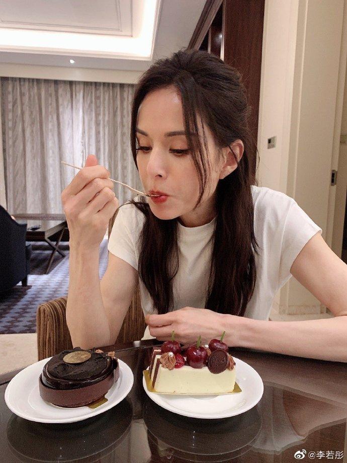 Tiểu Long Nữ Lý Nhược Đồng khoe dáng đẹp xuất sắc ở tuổi 54-7