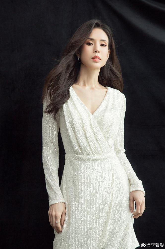 Tiểu Long Nữ Lý Nhược Đồng khoe dáng đẹp xuất sắc ở tuổi 54-9