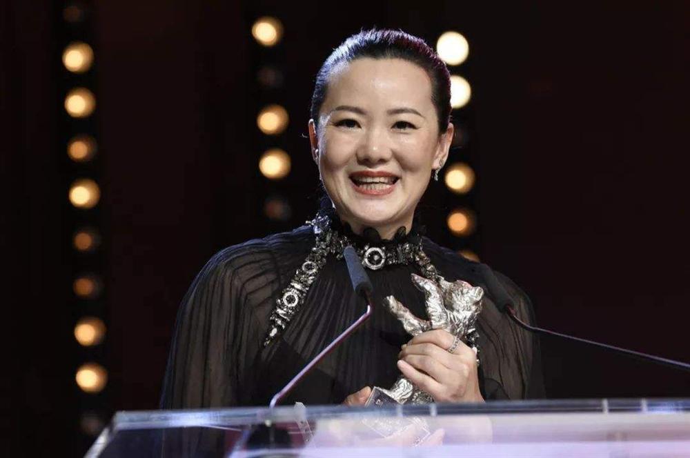 Ảnh hậu 24 năm đóng vai phụ, hạnh phúc bên tình đầu của Vương Phi-6