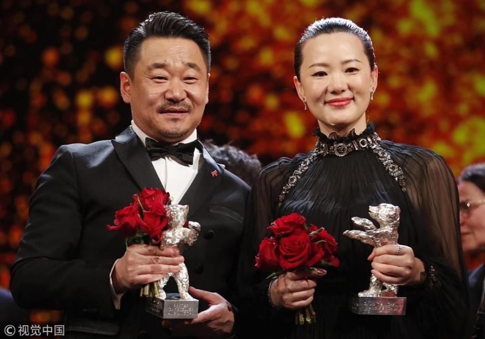 Ảnh hậu 24 năm đóng vai phụ, hạnh phúc bên tình đầu của Vương Phi-5