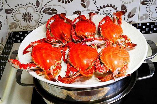 Hấp cua dùng nước nóng hay lạnh, nếu làm sai cua sẽ tanh và không ngon