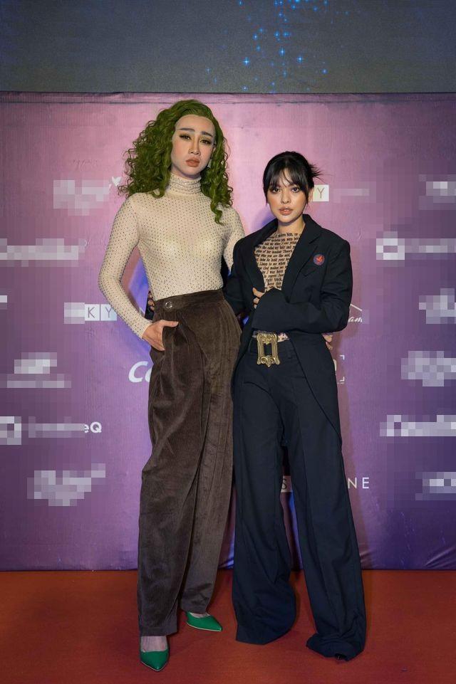 Vũ khí lợi hại giúp nam nhi Hải Triều dập tắt nắng từ siêu mẫu tới hoa hậu-8