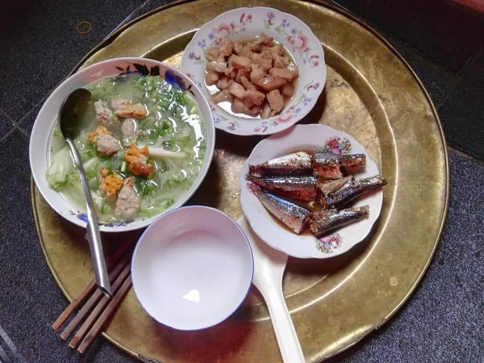 Mâm cơm 68k cho 3 người ăn cả ngày bị dân mạng cà khịa nhiều vậy ăn khi nào mới hết?-2