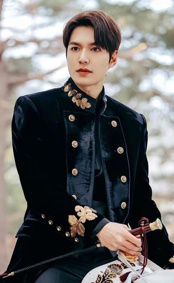 Những ngôi sao có màn comeback thành công sau hơn 3 năm biệt tích-1