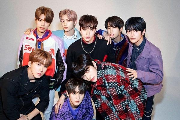 Nghịch lý Stray Kids: idol càng được khen thì fan lại càng nơm nớp sợ hãi-1