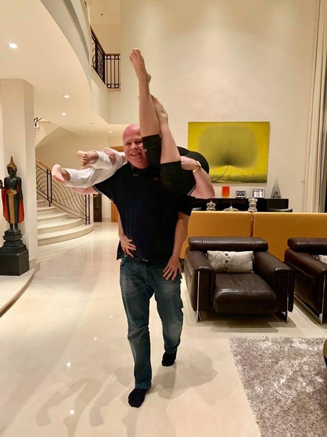 Chồng con họp gia đình, phàn nàn Thu Minh đúng ngày sinh nhật-14