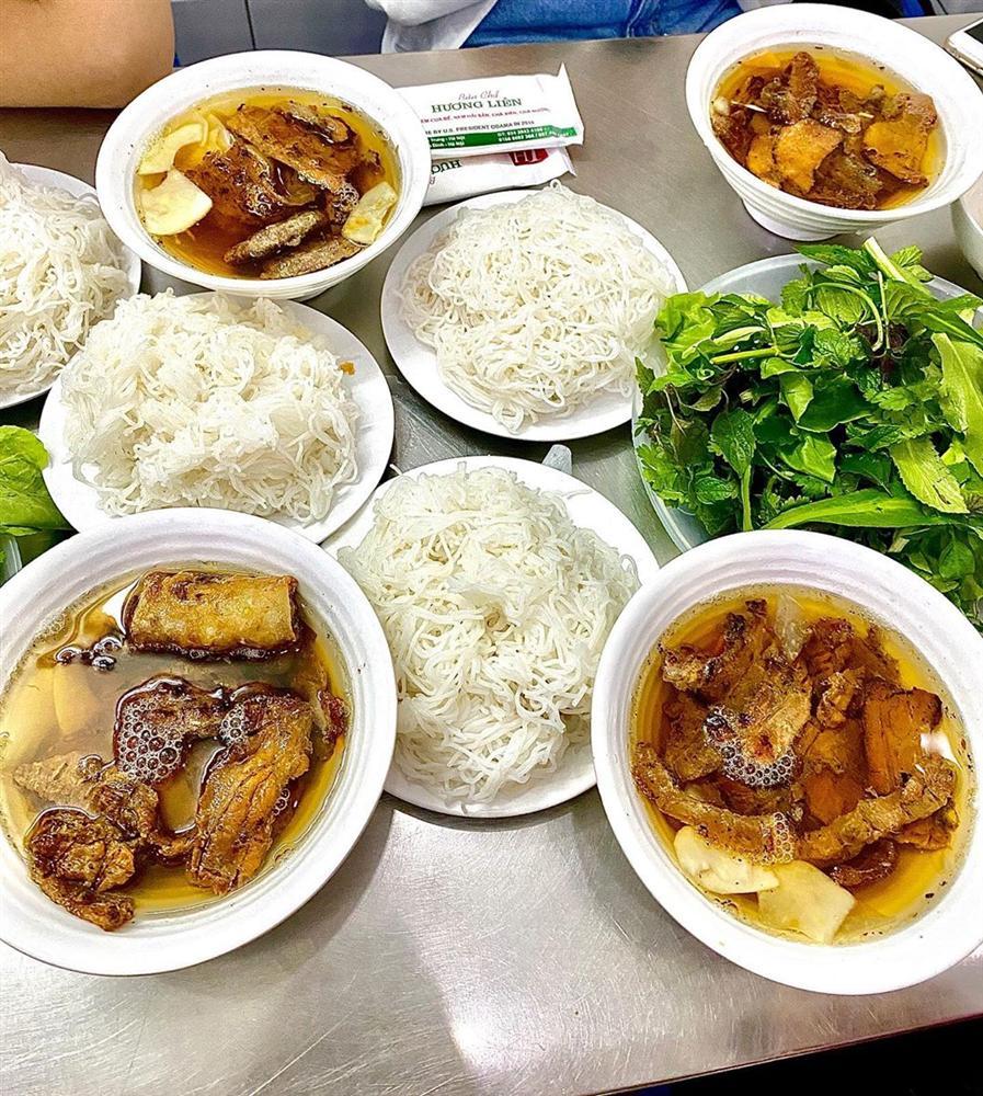 Rich kid Tiên Nguyễn nếm thử bún chả Obama khi đến Hà Nội-1