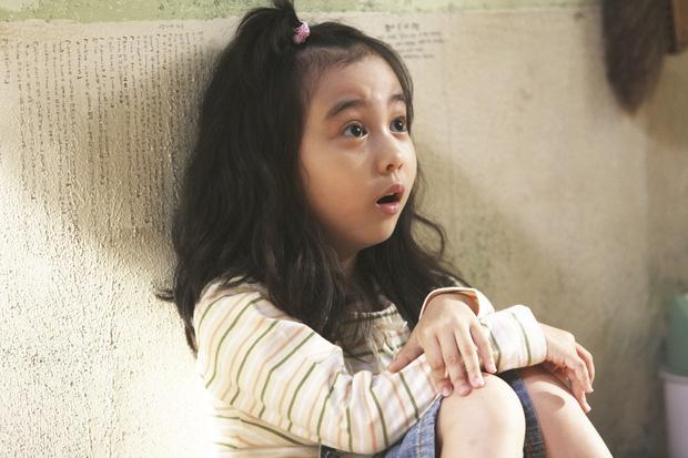 Sao nhí Điều kỳ diệu ở phòng giam số 7 đẹp nổi bật, ra dáng thiếu nữ ở tuổi 15-1