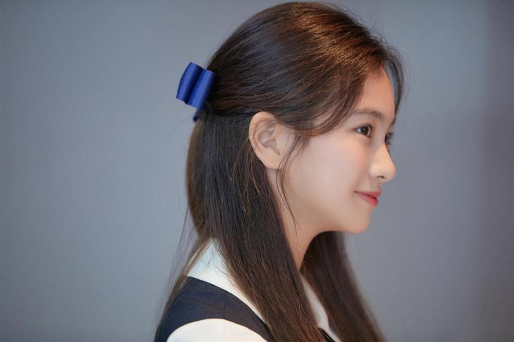 Sao nhí Điều kỳ diệu ở phòng giam số 7 đẹp nổi bật, ra dáng thiếu nữ ở tuổi 15-6