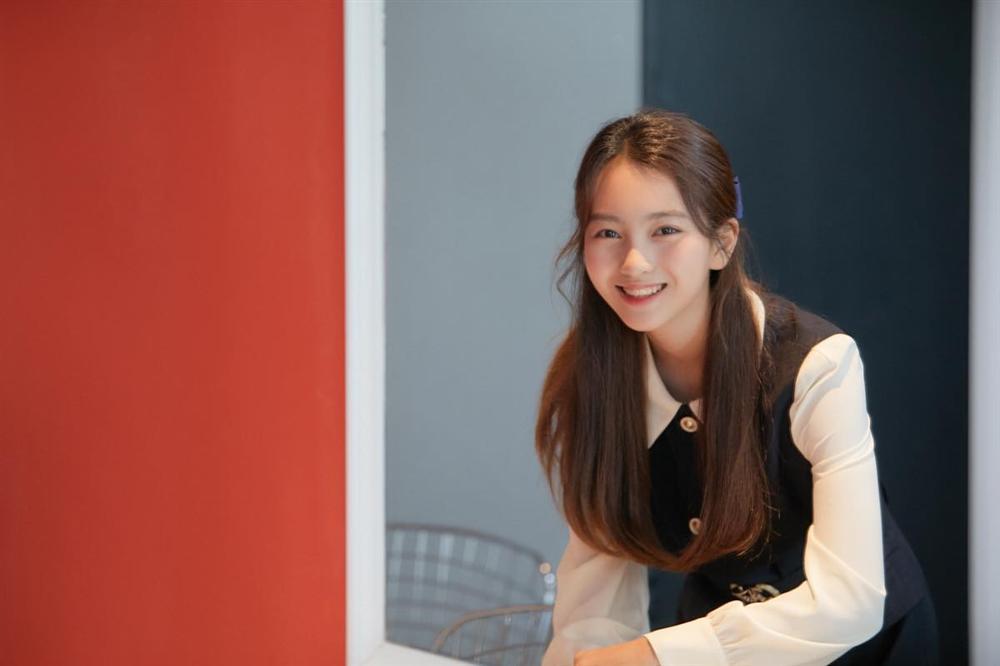 Sao nhí Điều kỳ diệu ở phòng giam số 7 đẹp nổi bật, ra dáng thiếu nữ ở tuổi 15-9