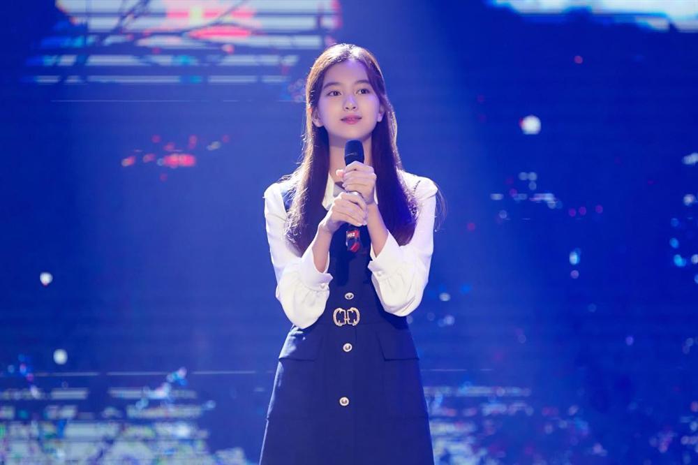 Sao nhí Điều kỳ diệu ở phòng giam số 7 đẹp nổi bật, ra dáng thiếu nữ ở tuổi 15-12