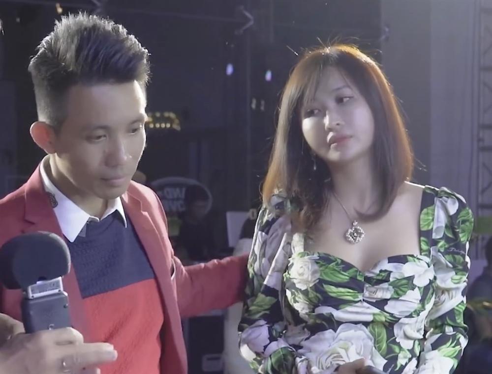 Gương mặt vợ 2 đại gia Minh Nhựa khi không có app nhìn cứng như tượng-2