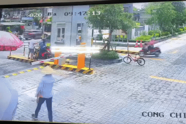 Clip: Nam thanh niên túm cổ, tát tới tấp người phụ nữ mang bầu