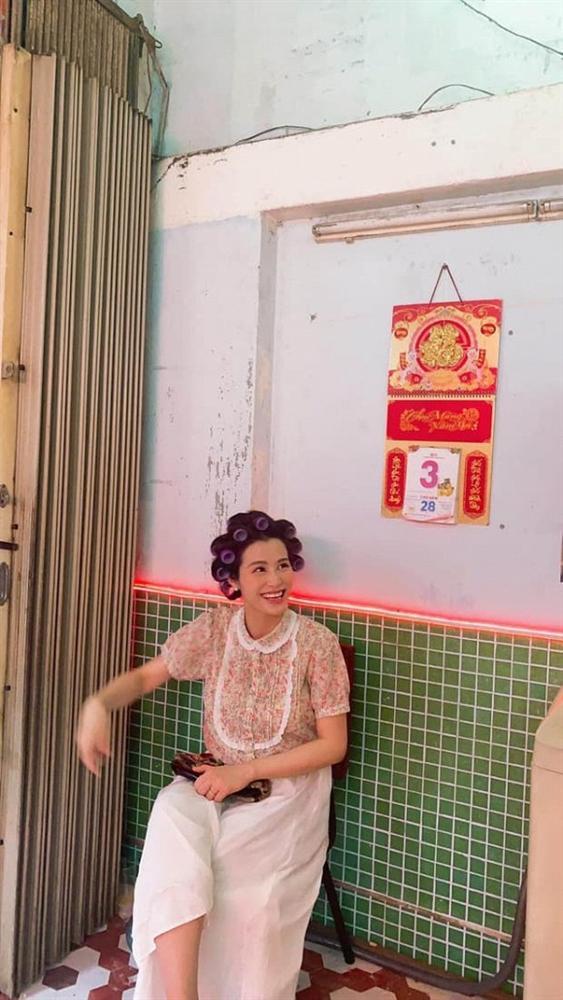 Làm cameo cho MV Ngô Kiến Huy, Đông Nhi lộ ảnh chụp lén khác khác ảnh qua app-5