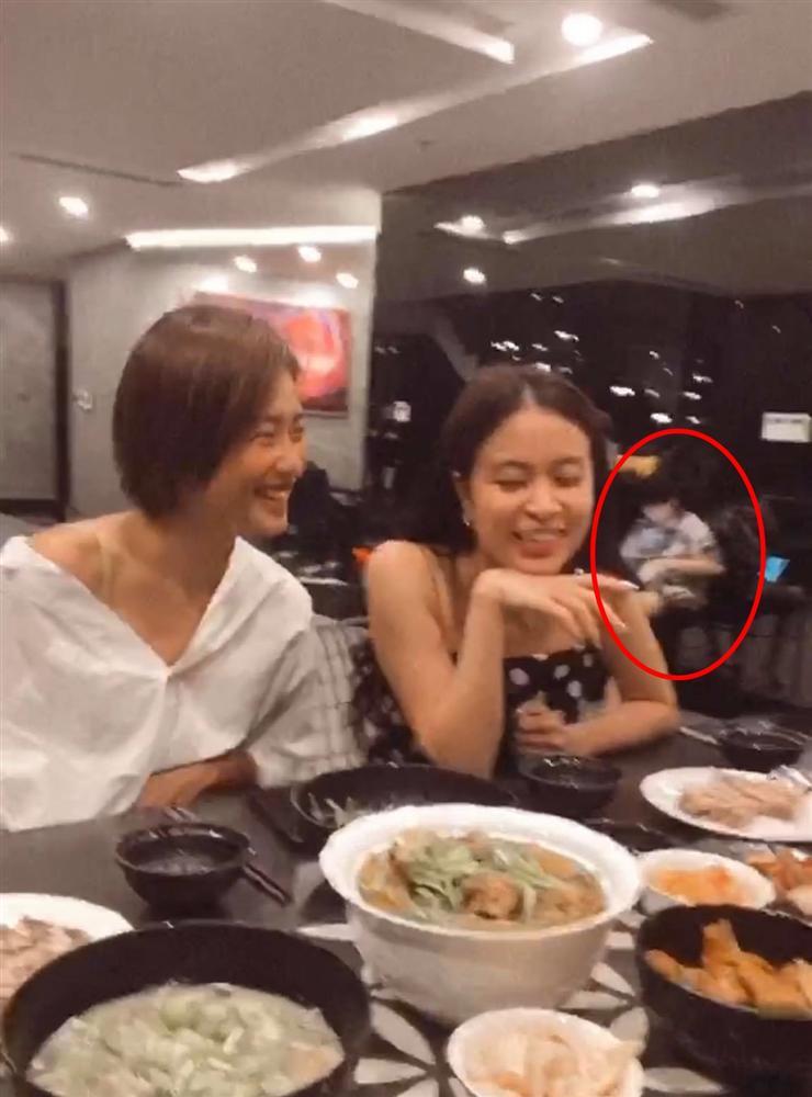 Người bí ẩn xuất hiện trong ảnh Hoàng Thùy Linh, dân mạng một mực réo tên Gil Lê-2