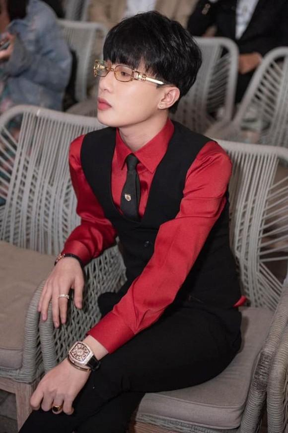 Đặc điểm nhận dạng nhà giàu: Hương Giang - Jack mặc đồ đỏ - đeo đồng hồ tiền tỷ-2