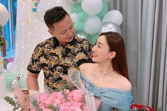 Chồng đại gia mừng sinh nhật Á hậu Ngô Trà My 'tình bể bình'