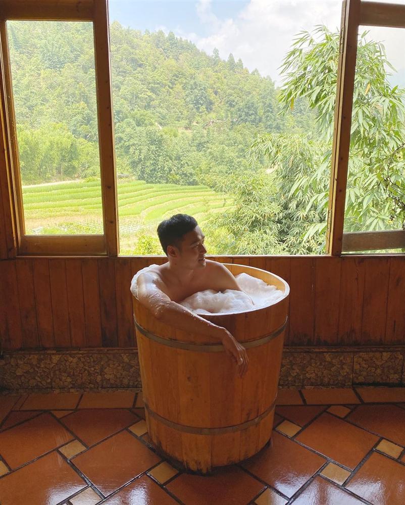 Đăng clip tắm tiên, Quang Vinh bị dân mạng hỏi 1.001 câu khó-1