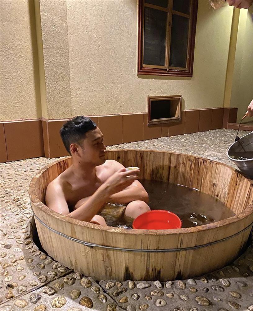 Đăng clip tắm tiên, Quang Vinh bị dân mạng hỏi 1.001 câu khó-4