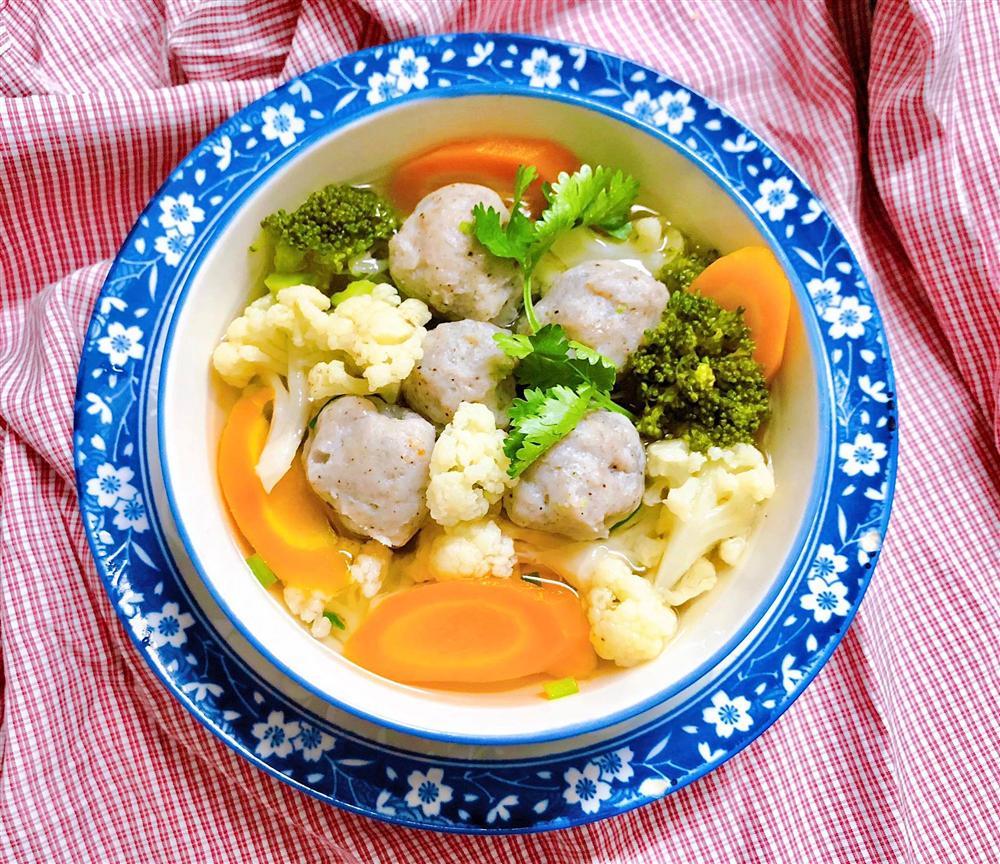 Tranh thủ mát trời, học 9X nấu 5 món canh nóng hổi cả nhà vừa thổi vừa ăn-5