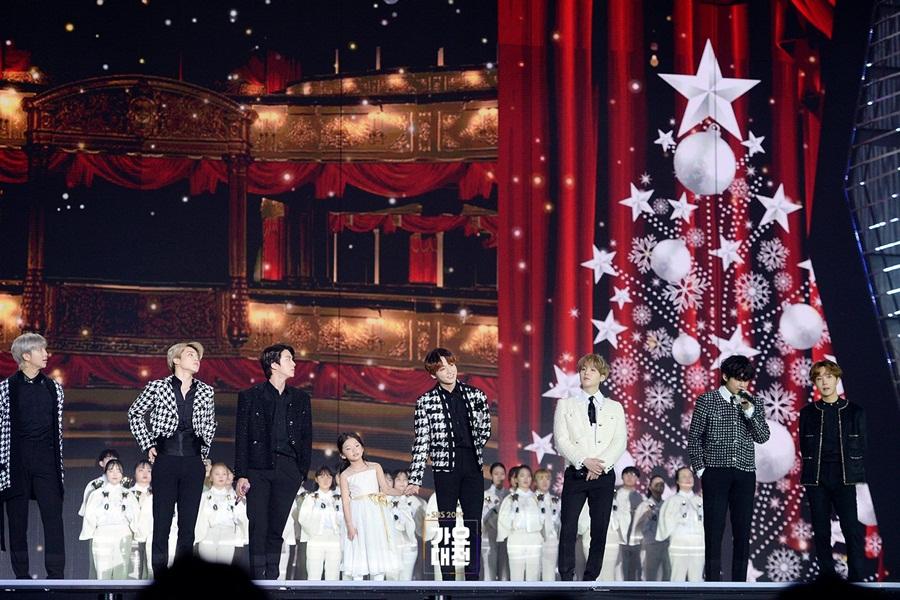 Truyền thông đưa tin lễ hội âm nhạc cuối năm SBS Gayo Daejun có nguy cơ bị hoãn do đại dịch Covid-19. Thay vào đó, nhà đài mở rộng quy mô của các concert nhỏ để bù lại.