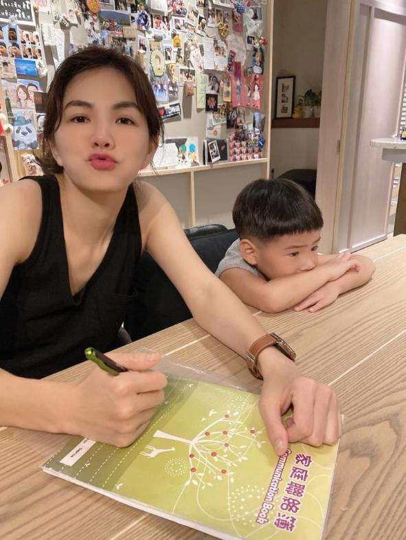 S.H.E Ella phát hiện khối u, chồng khuyên nghỉ hưu sớm-4