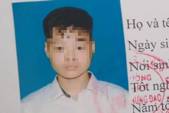 Lai lịch nam thiếu niên dùng ảnh 'nóng' tống cả tình cả tiền 'bạn gái' 12 tuổi