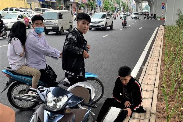 Triệu tập thanh niên phá xe của người đi đường-1