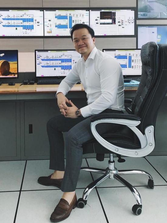 Ngoại hình bạn trai doanh nhân của Diễm My 9X-4