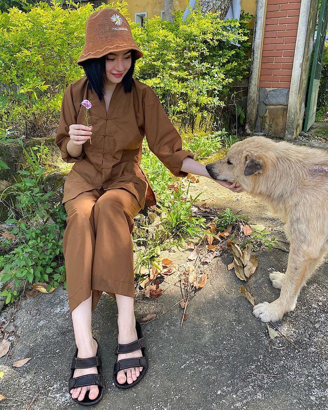 Lâu lắm mới xuất hiện cùng nhau, nhan sắc em gái 9X của Angela Phương Trinh gây chú ý-8