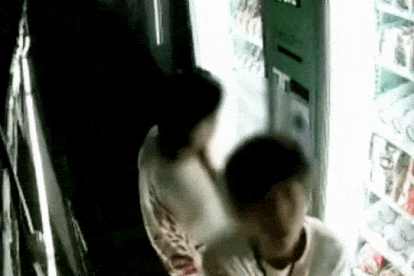 Clip: Đi ăn trộm còn nhảy múa thách thức camera, cánh sát đến tận nơi 'sờ gáy'